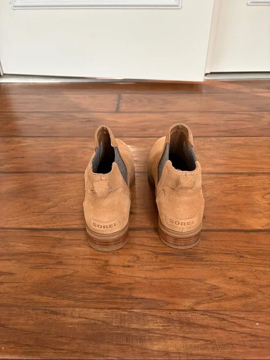 Sorel Emilie III waterproof Tan Suede Chelsea Ankle Boots with Gray Panels - Picture 4 of 7